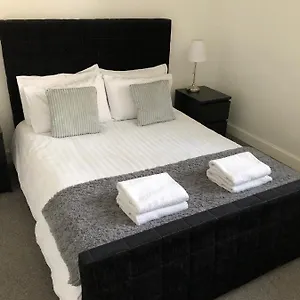 Apartment One Bedroom Flat On Ground Floor, Edinburgh